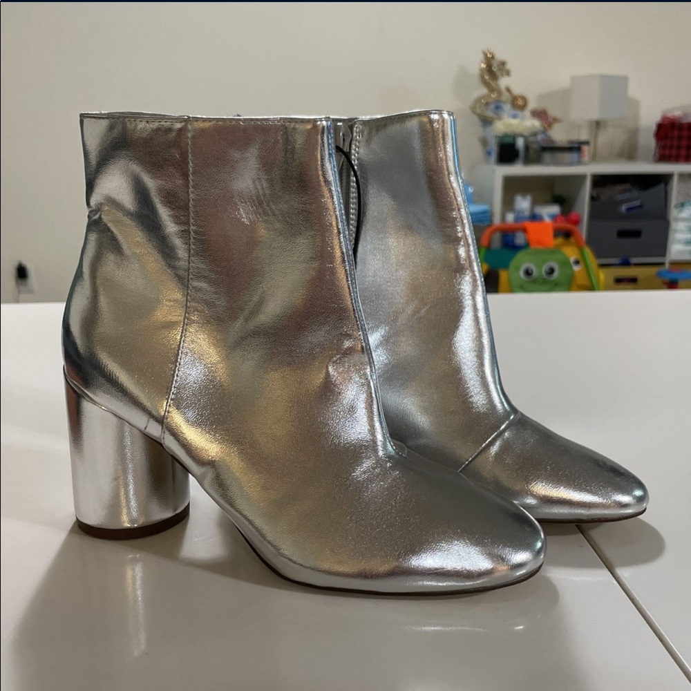 Brand New Forever 21 Booties Size 6